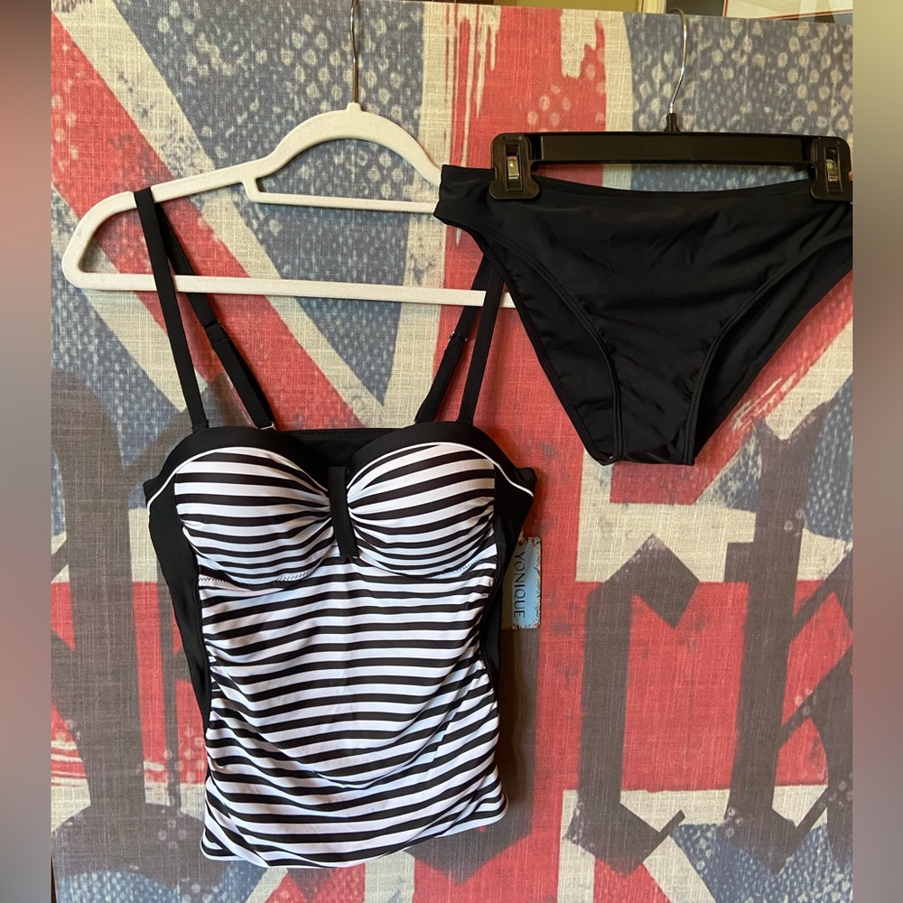 Yonique swimsuit (NWT)‎ medium